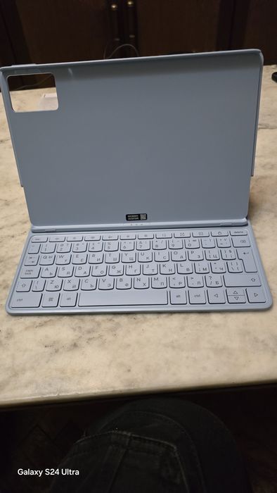 Продавам Lenovo ldea Tab Matte  Edition + клавиатура и писалка