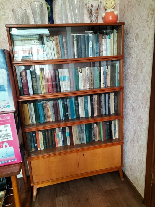 Шкаф книжный Румыния