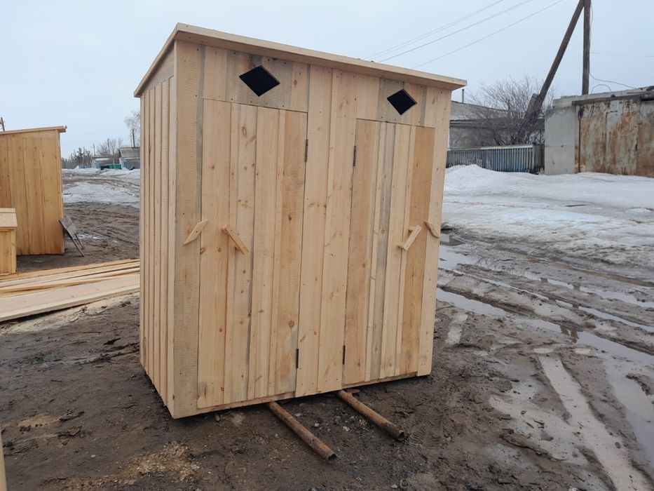 Уличный туалет теремок