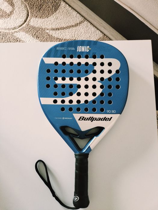 Vând paleta PADEL