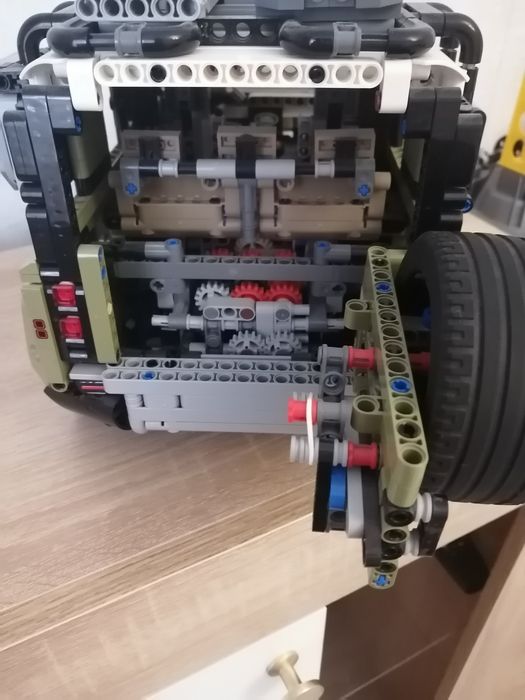 Lego technic Landrover Defender 42110