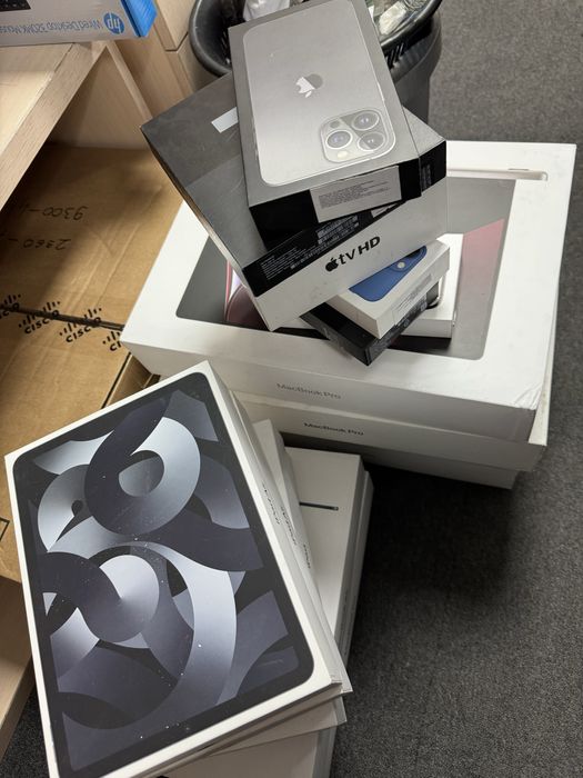 Коробки от продукций Apple