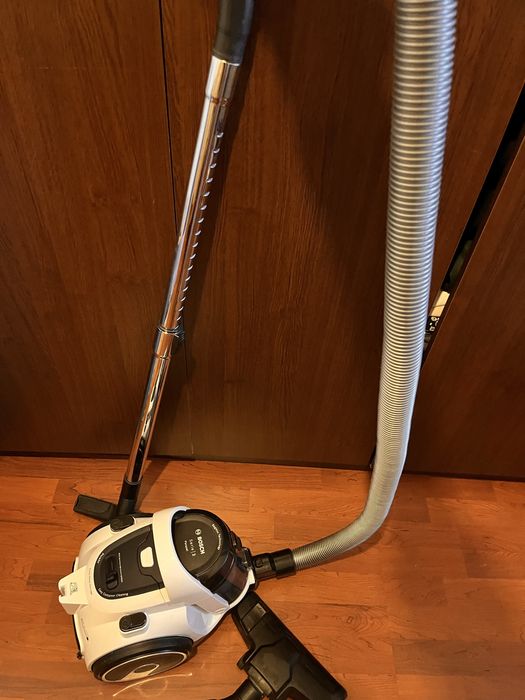 Прахосмукачка BOSCH serie 2, отлично състоятие