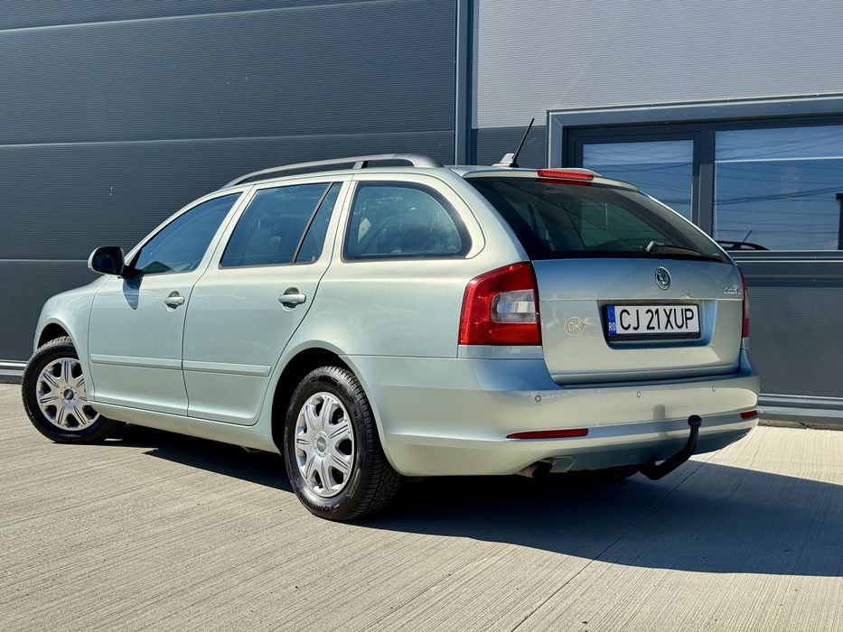 Skoda Octavia 2 Elegance , cutie automata DSG , navigatie , senzori parcare , carlig remorcare , anvelope iarna , itp valabil