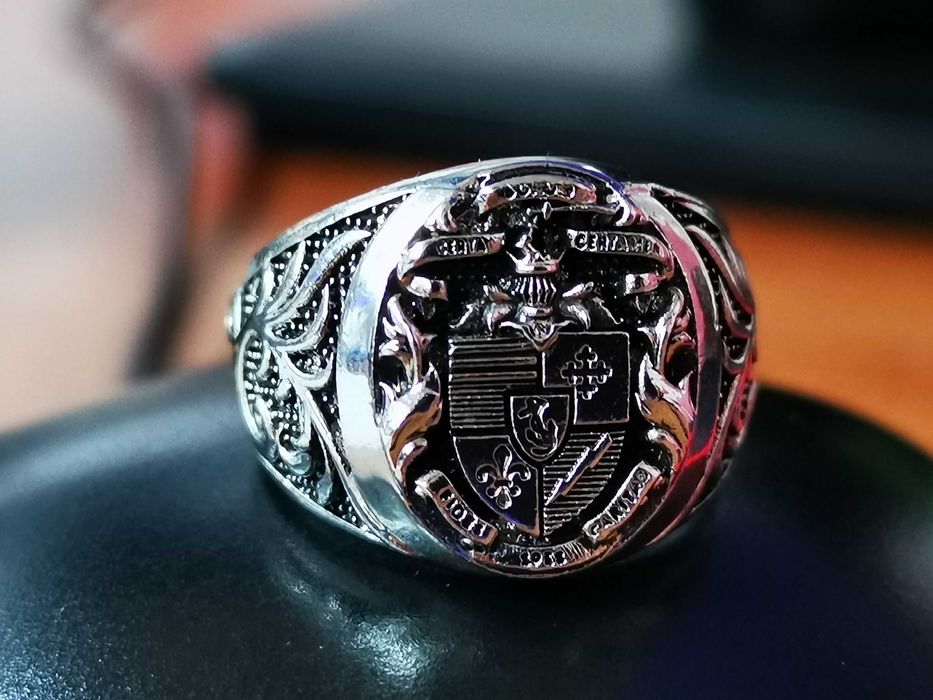 Сребърен пръстен рицарски стил. Страхотна изработка. Нов! Имам размери