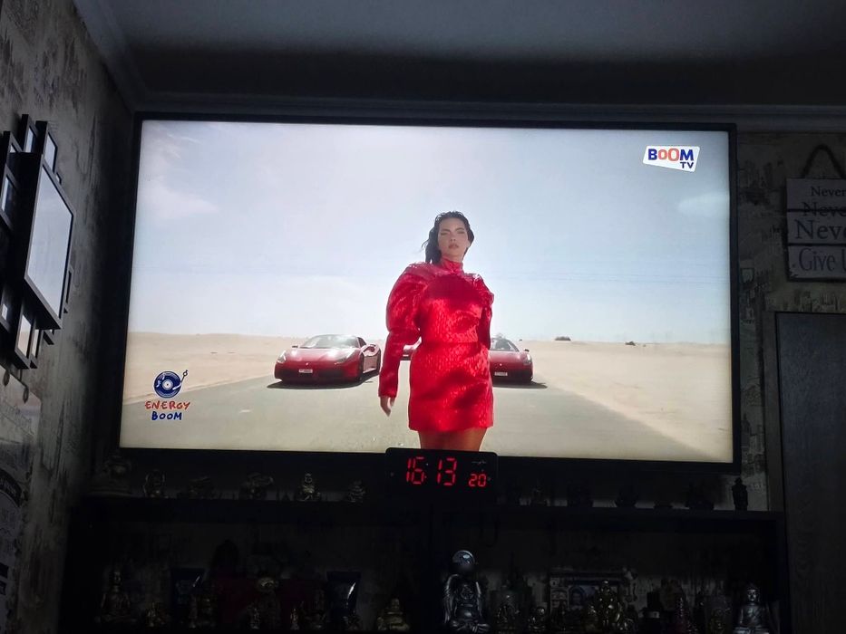 Tv  Hitachi Led 50 inch . 126 cm