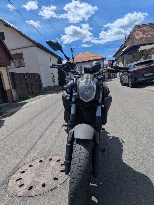 Motocicleta Yamaha MT-03 660cc