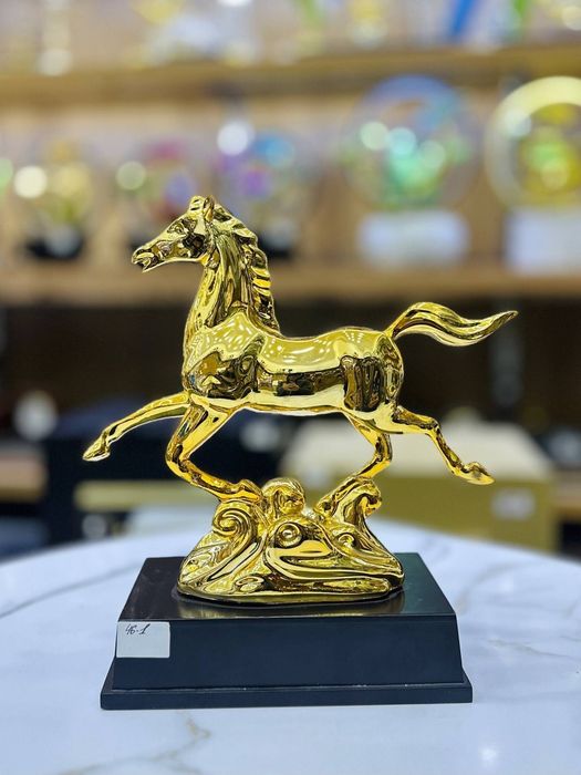 Роскошный комплект Золотая лошадь