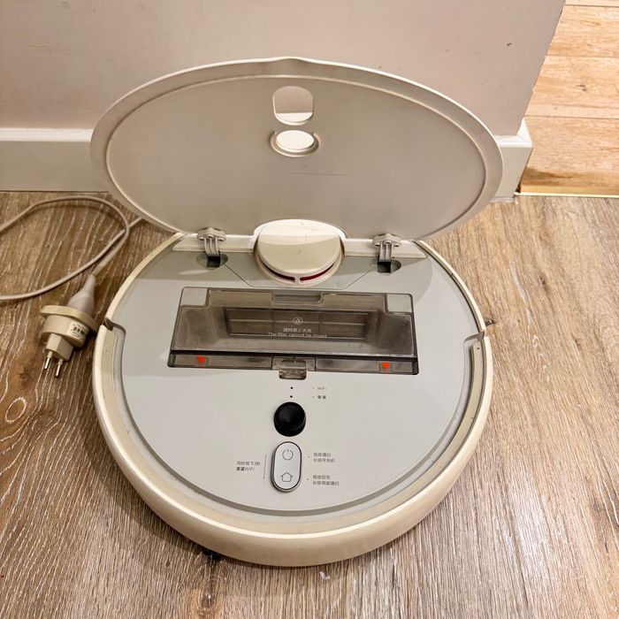 Xiaomi Mi Robot Vacuum-Mop Essential