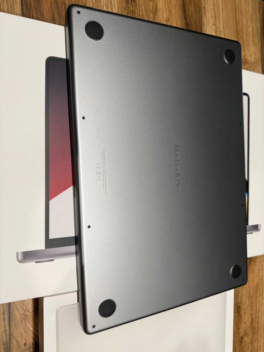 Продавам MacBook Pro 16” M1 Pro (2021) – 32GB RAM / 512GB SSD