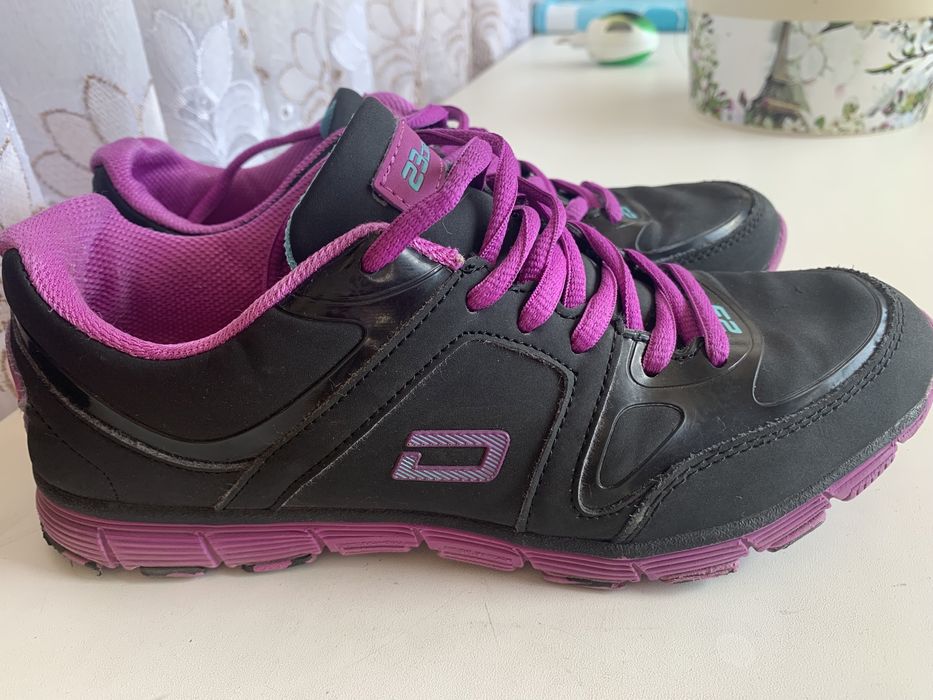 Кроссовки 37р