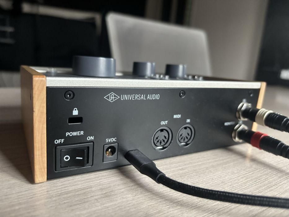 Звуковая карта Universal Audio Volt 276