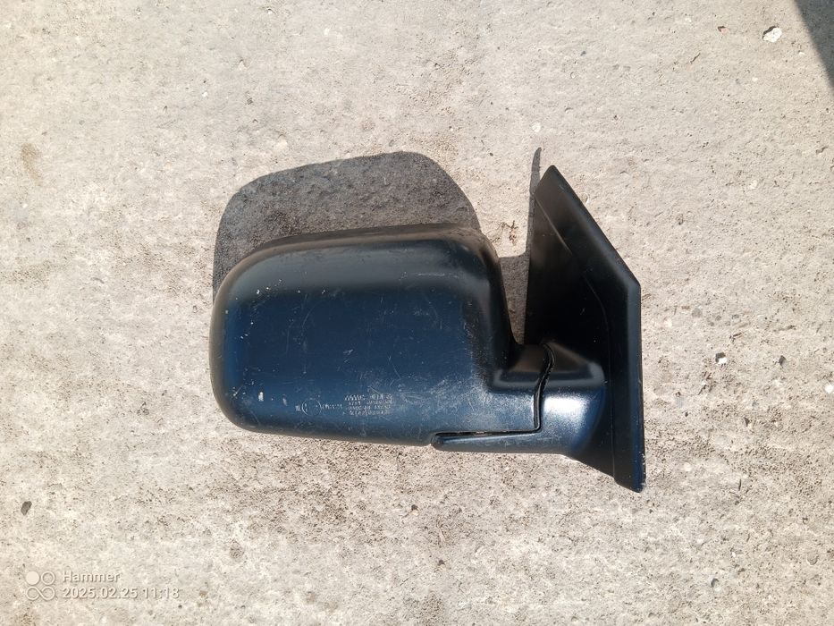 Продавам дясно електрическо огледало за mitsubishi space runner