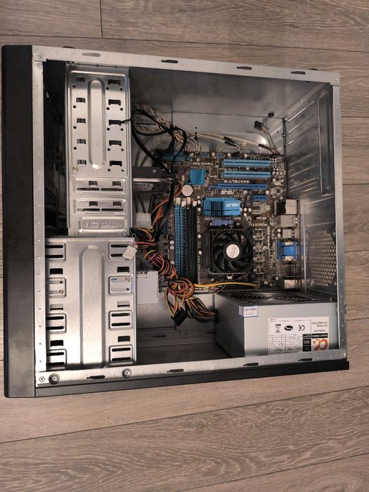 Calculator PC Desktop ASUS cu procesor AMD Athlon 3.01 GHz și 3GB RAM functional perfect cu Windows XP