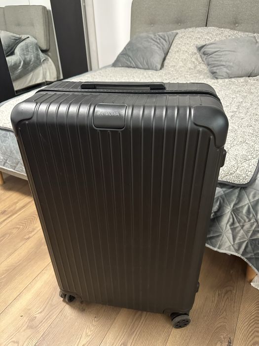 Vând geamantan RIMOWA Ultralight
