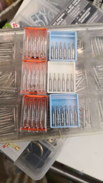 Помощтна метална маса