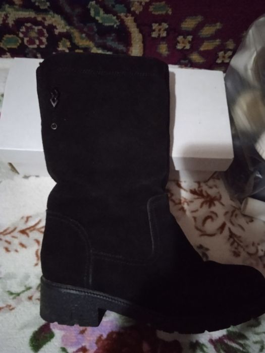 Продам женские зимние сапоги