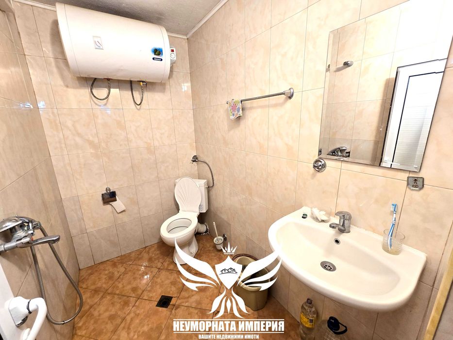 Продавам триетажна къща 162РЗП с 122кв.м. двор в с.Забърдо обл.Смолян