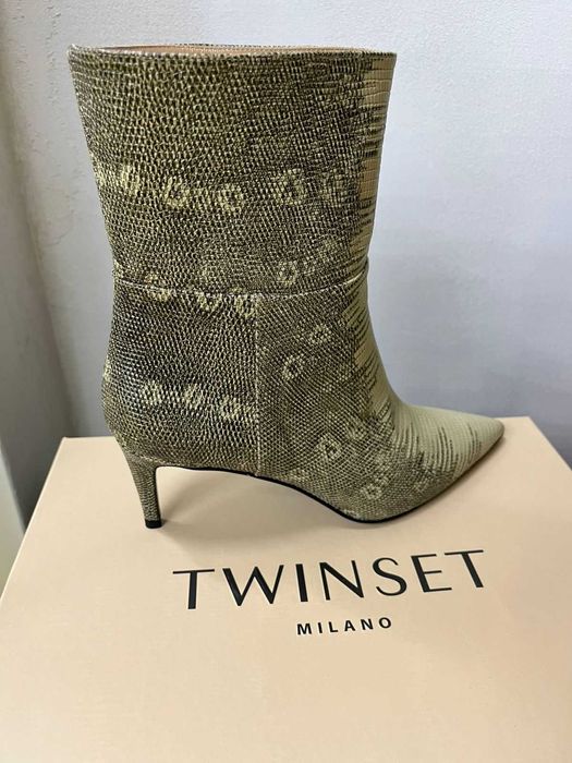 Продавам дамски кожени ботуши TWINSET, размер 40.