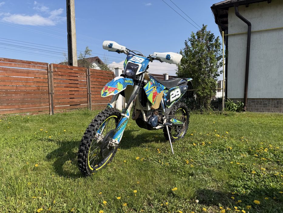 Motocicleta Enduro Husqvarna 250 FE_2016