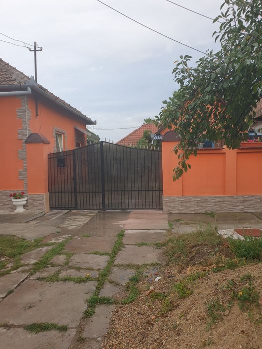 Casă locuibila racordată la gaz