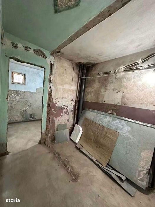 De vanzare apartament 3 camere si balcon, 70mp, zona buna, pret 55000e
