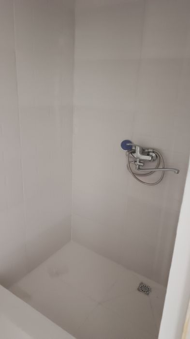 Миробат малосимейка 1 комнату на 2 этаже 4 этажного дома