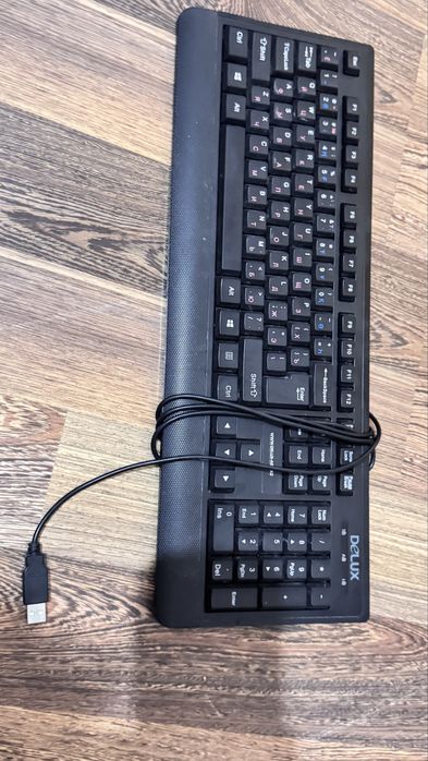 клавиатура DLK-6010UB, провода VGA (Video Graphics Array) б/у