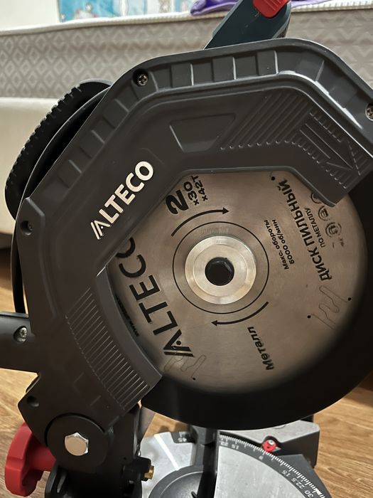 Торцовочнвя пила