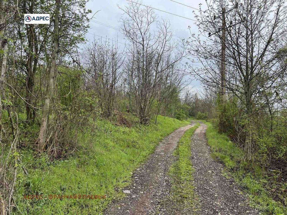 Парцел в Плевен-9-ти квартал площ 2051 цена 150000