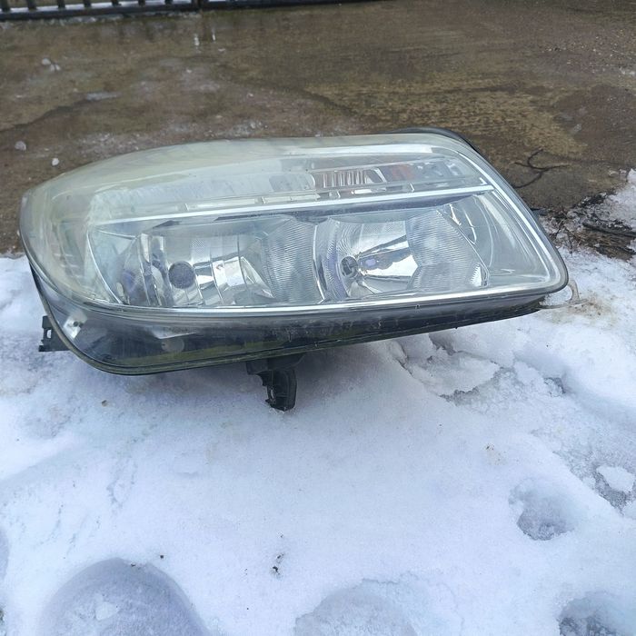 Faruri Opel insignia 2010