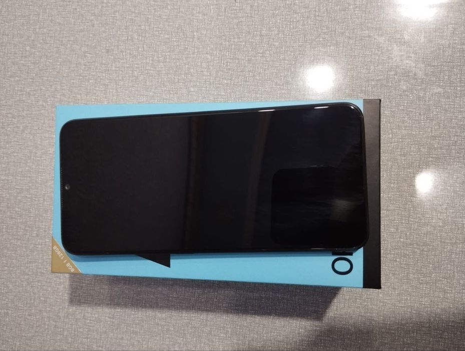 Oppo A77s yengide 4oy ishlatilga karopka bor  tilifon idial xotirasi 8