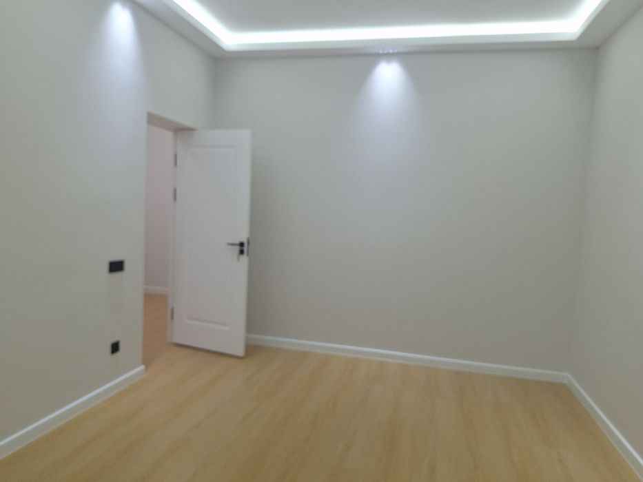 Продаётся квартира чирчик центр 9 школа