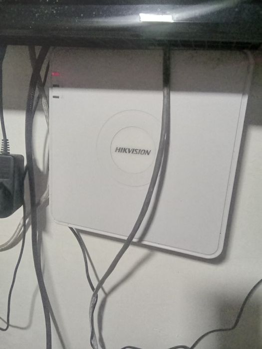 Kamera hikvison.