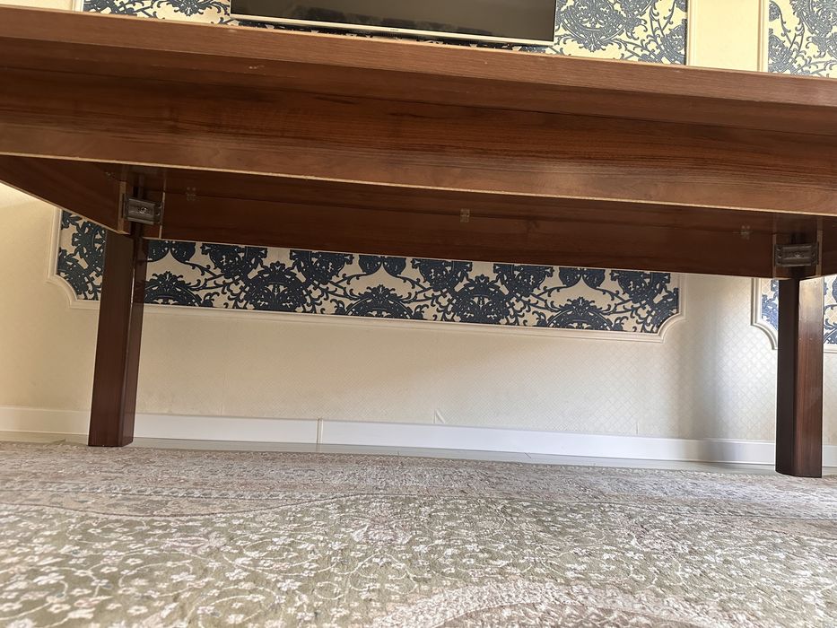 Стол в гостиную