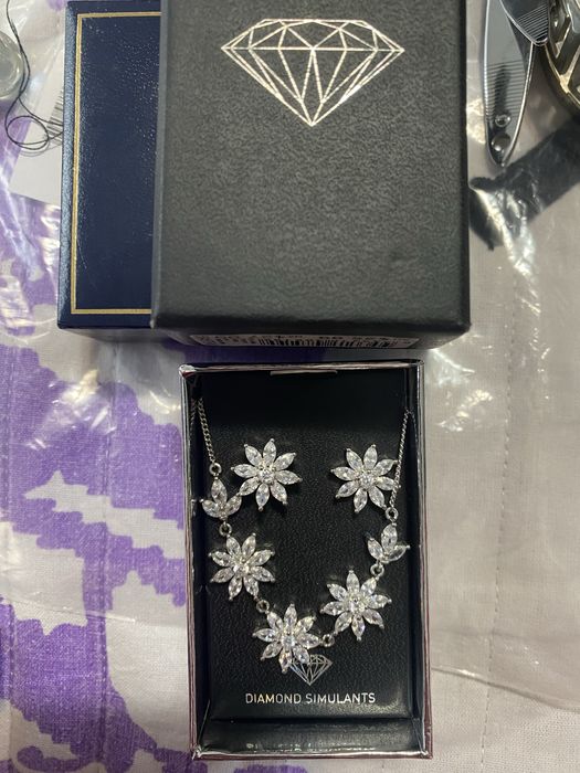 Колие с обеци ново