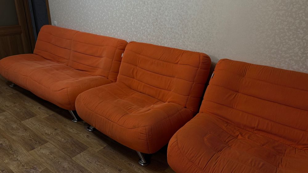 Продам диван с креслами