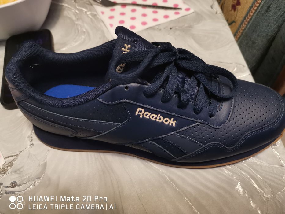 Продавам чисто нови маратонки Reebok 44