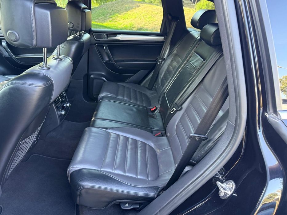 === Vând Volkswagen Touareg R-Line ===