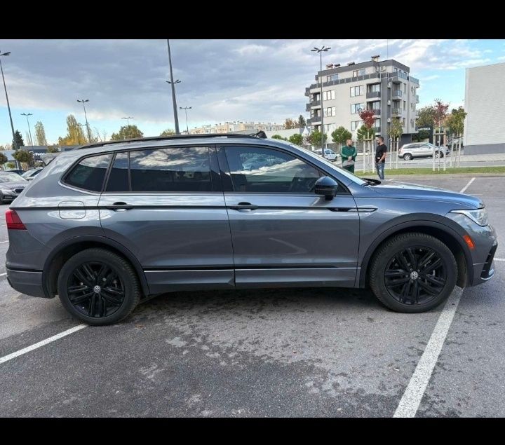 Volkswagen Tiguan Allspace R-Line2.0 TSI–4x4 | ПАНОРАМА | ТОП СЪСТОЯНИ