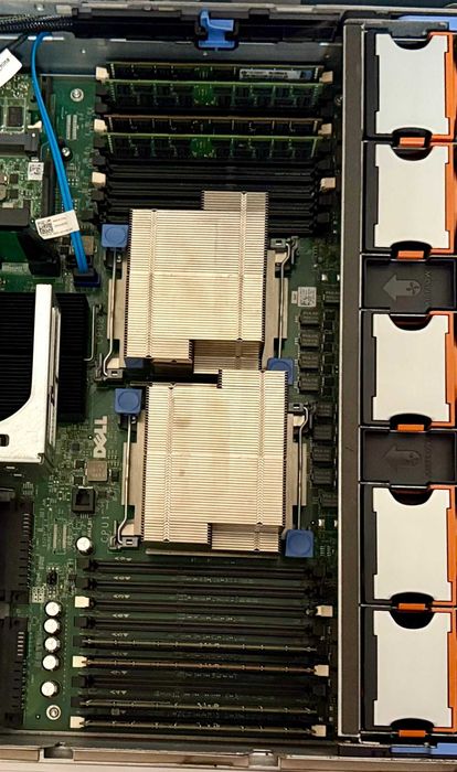 2x Dell R710 Twin-Servers | 2x X5670, 32GB RAM, H700 18 TB Storage | ESXi Ready | Perfect IT Lab - 300 EUR за двамата!!!