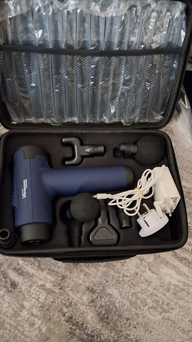Aparat de masaj wireless (fara fir).
Culoare: Albastru.
Accesorii: De