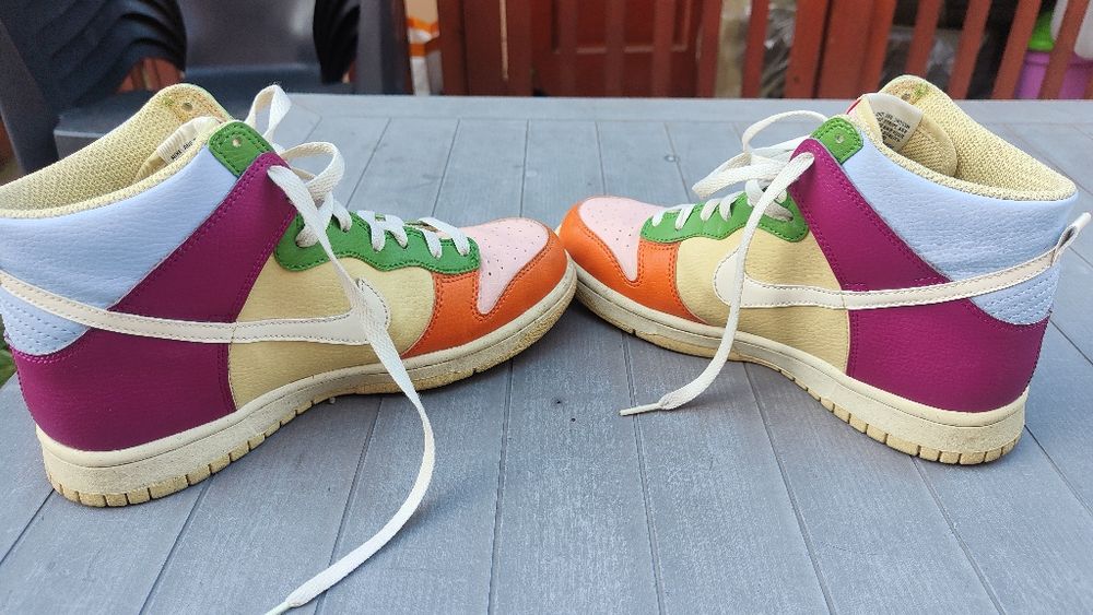 Vând Nike Dunk High multicolor, marime 39