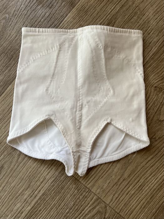 Продавам стягащо бельо ново 5лв/бр.