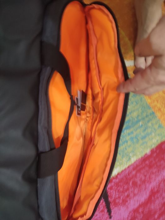 Geanta medie de calitate foarte buna.