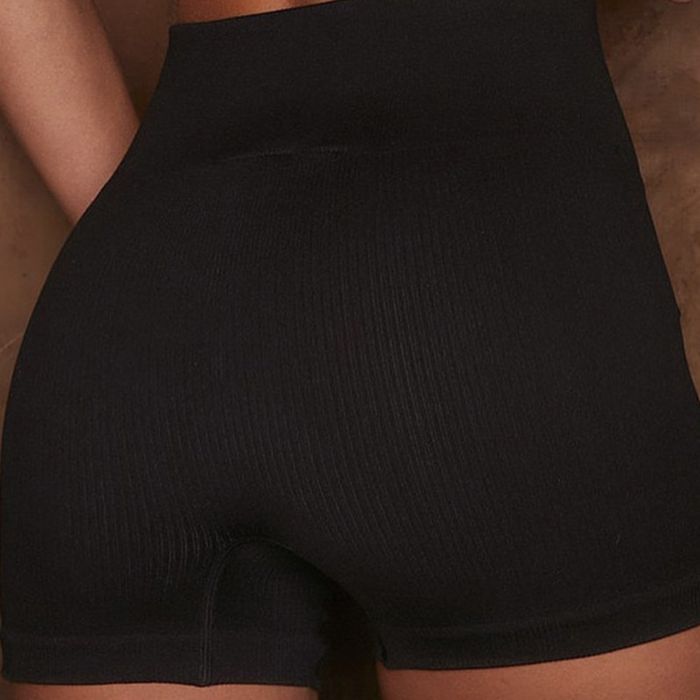 Спортивные шорты