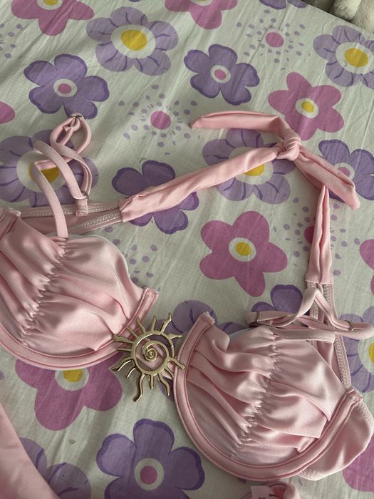 Costum de baie nou roz
