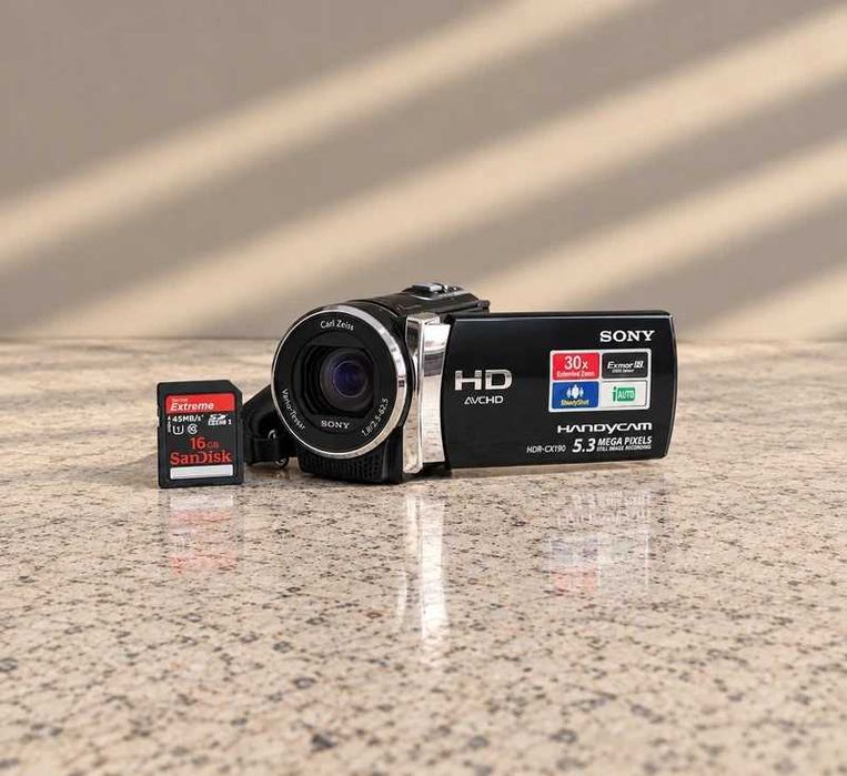 Sony Handycam HDR-CX190E – Full HD si Card SD de 16 GB