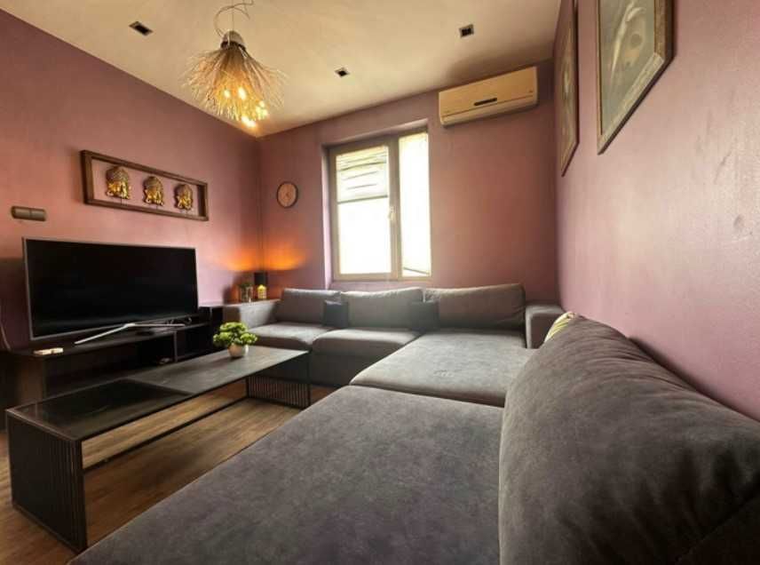 Дава се под наем Тристаен апартамент в София, Център - 95 кв.м за 1195.95 € - Снимка #1