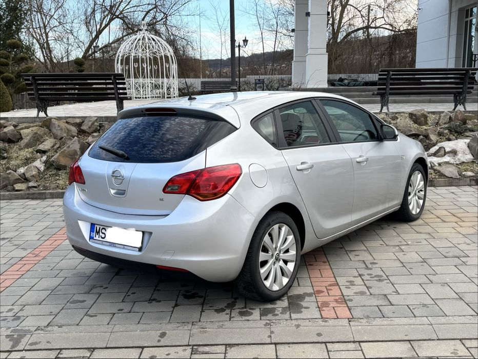 Opel Astra J